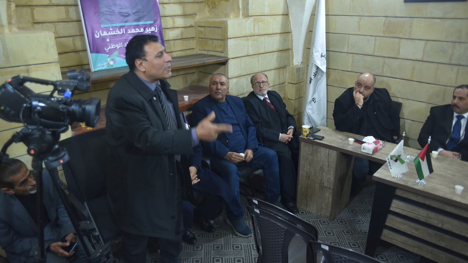 صورة حول : نواب حزب الاتحاد الوطني الأردني يلتقون أعضاء الحزب لمناقشة القضايا الوطنية نواب حزب الاتحاد الوطني الأردني يلتقون أعضاء الحزب لمناقشة القضايا الوطنية