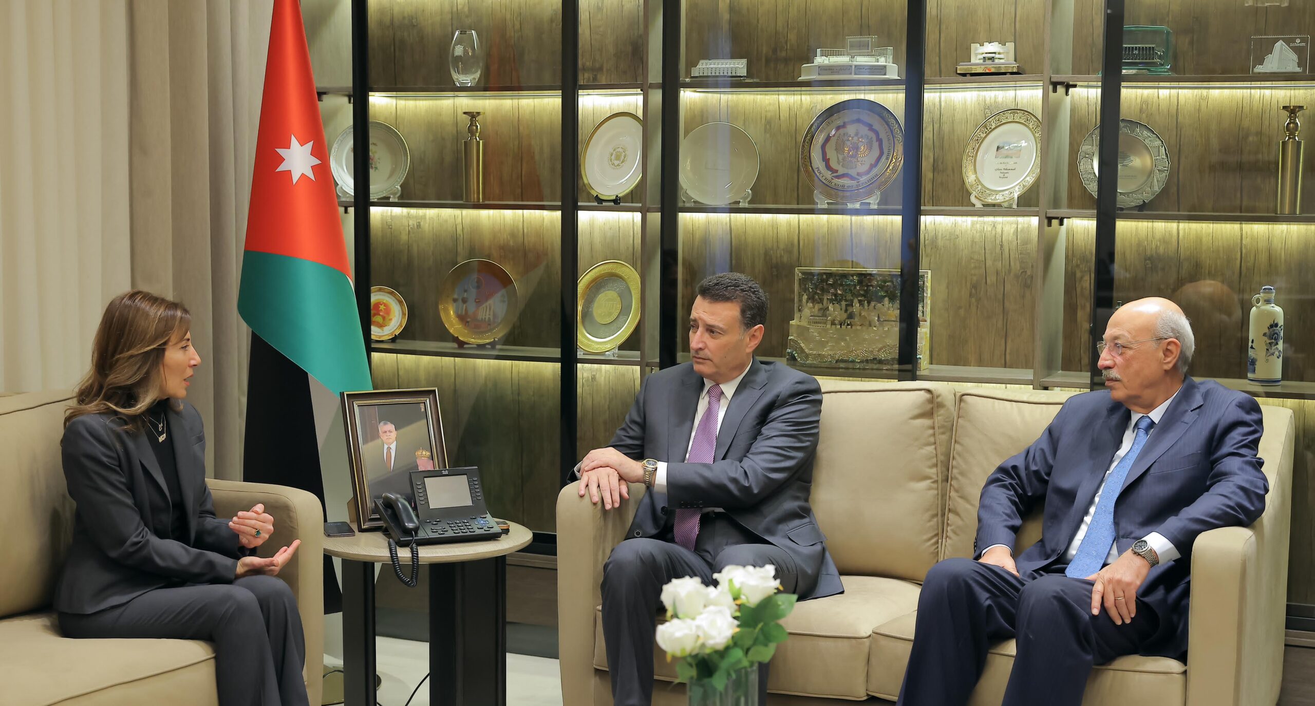 عاجل | الصفدي يتسلم نسخة التقرير السنوي لحالة حقوق الإنسان في المملكة