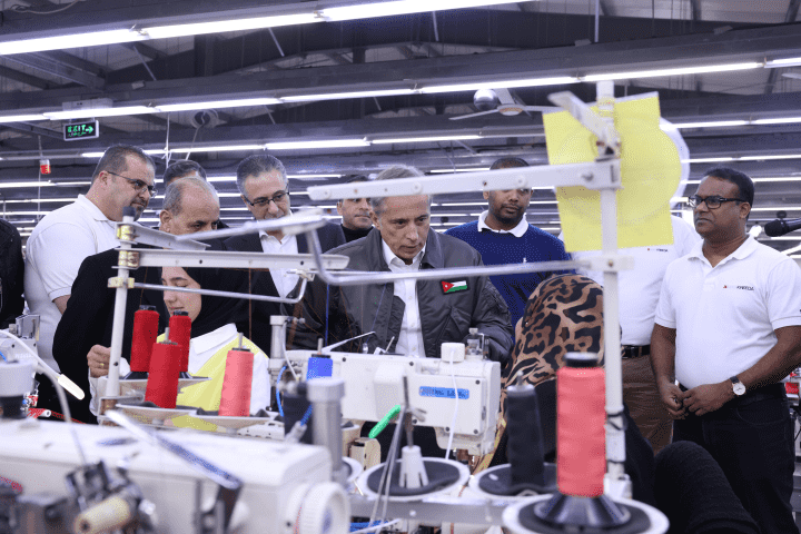 عاجل | حسان يتفقد مرافق صحية وإنتاجية في مادبا