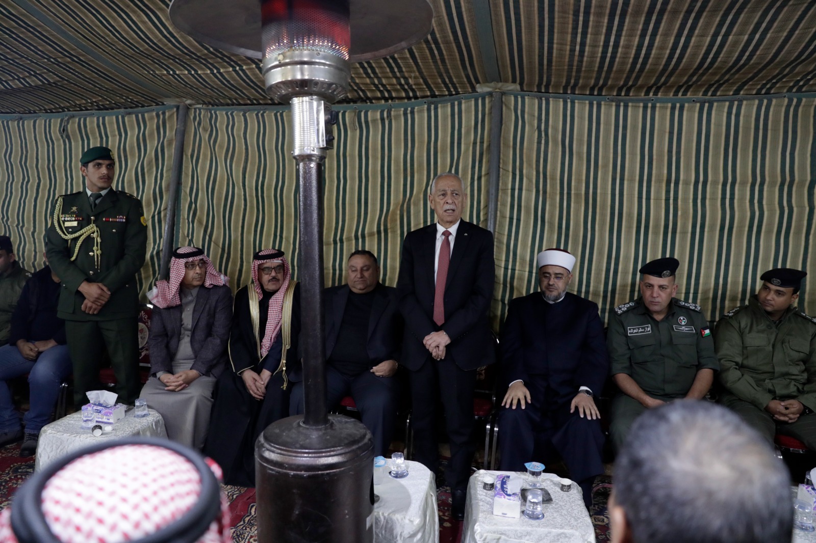 عاجل | مندوبا عن الملك وولي العهد.. العيسوي يعزي الشلول والسردية وكلّاب