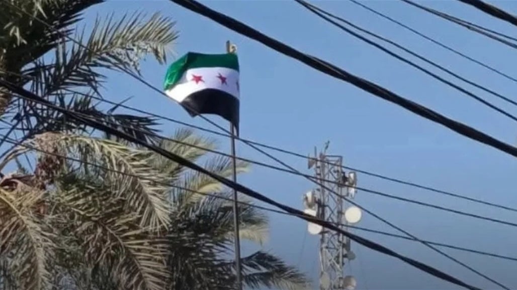 صورة حول : بعد سقوط الأسد .. رفع العلم السوري الجديد على السفارة السورية بعد سقوط الأسد .. رفع العلم السوري الجديد على السفارة السورية