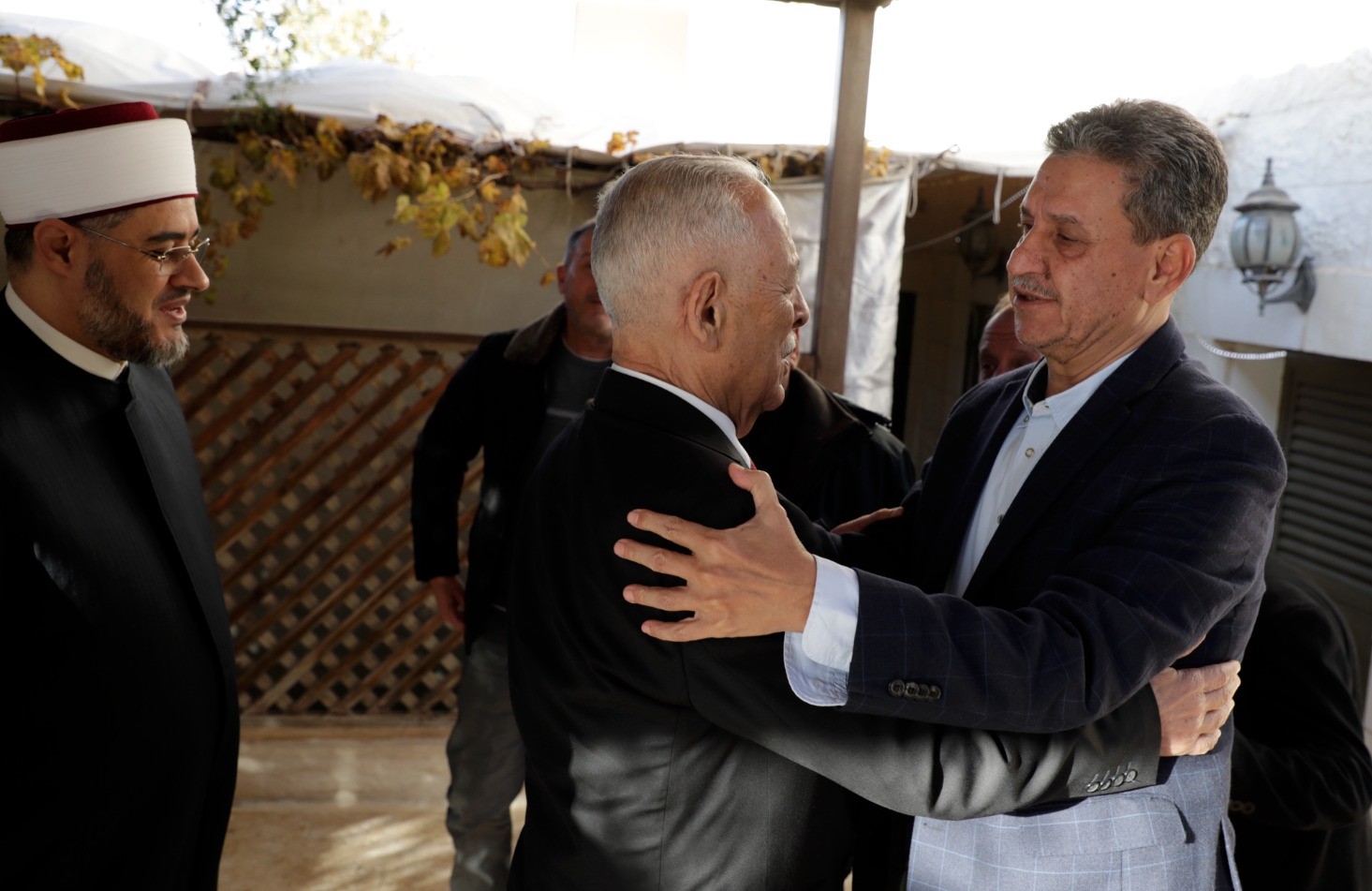 عاجل | مندوبا عن الملك وولي العهد.. العيسوي يعزي الشلول والسردية وكلّاب