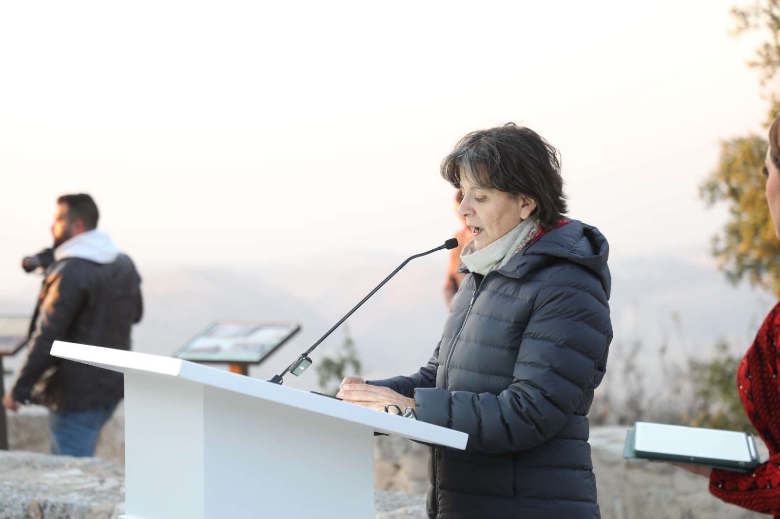 صورة حول : وزيرة السياحة والآثار تضيء شجرة عيد الميلاد في موقع مار الياس بعجلون وزيرة السياحة والآثار تضيء شجرة عيد الميلاد في موقع مار الياس بعجلون