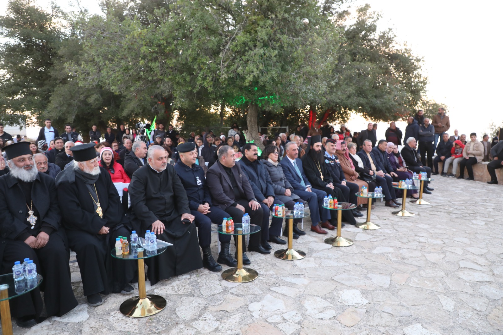 صورة حول : وزيرة السياحة والآثار تضيء شجرة عيد الميلاد في موقع مار الياس بعجلون وزيرة السياحة والآثار تضيء شجرة عيد الميلاد في موقع مار الياس بعجلون