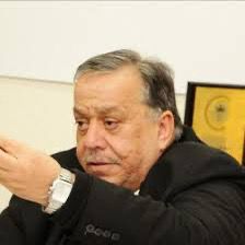 عن الخبراء والمحلليين