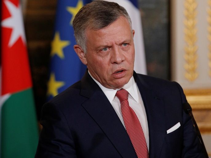 صورة حول : الملك يلتقي مع وجهاء وممثلي محافظة العاصمة الملك يلتقي مع وجهاء وممثلي محافظة العاصمة