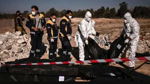 الدفاع المدني السوري ينتشل 21 رفاتاً مجهولة الهوية