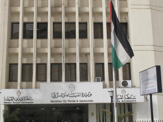 تقرير المحاسبة يكشف خدمات الدعم الفني بموجب العطاء بقيمة 30,000 دينار سنوياً وبسعر إفرادي 3.99 دينار بالساعة