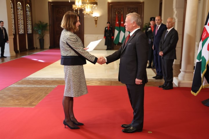 صورة حول : الملك يتقبل أوراق اعتماد سفراء ( صور ) الملك يتقبل أوراق اعتماد سفراء ( صور )