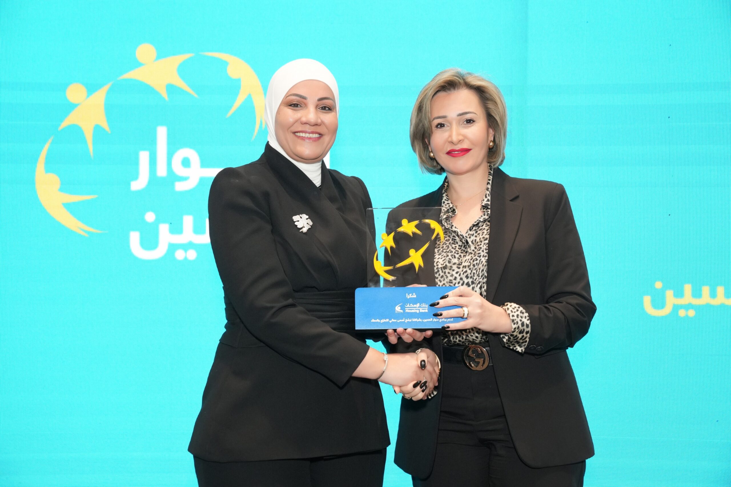 صورة حول : مؤسسة الحسين للسرطان تكرّم بنك الإسكان لدعمه الحصري لبرنامج "سِوار الحسين للتطوع" مؤسسة الحسين للسرطان تكرّم بنك الإسكان لدعمه الحصري لبرنامج "سِوار الحسين للتطوع"