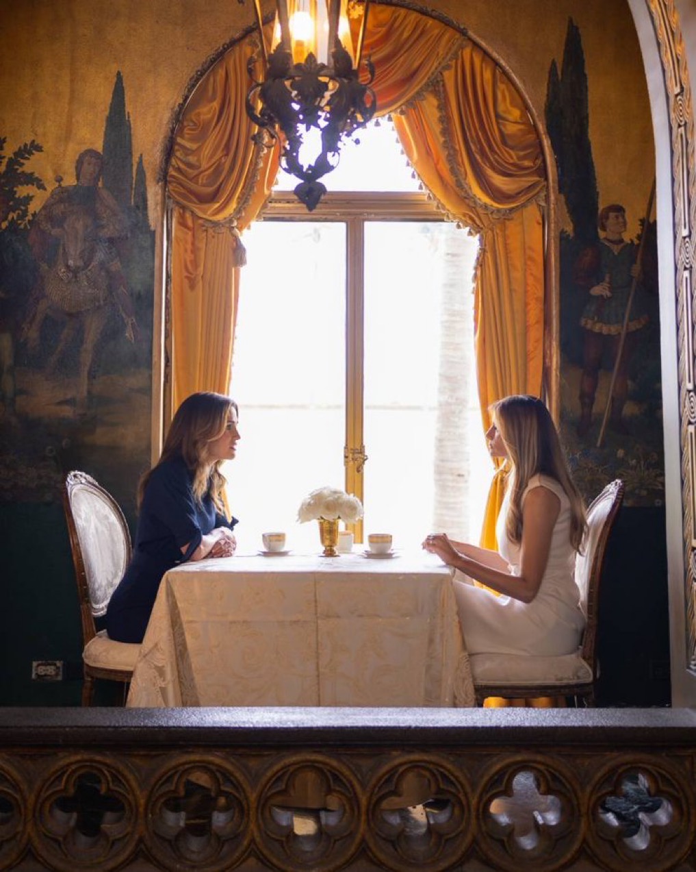 صورة حول : عاجل| الملكة رانيا تلتقي السيدة الأولى المقبلة في فلوريدا عاجل| الملكة رانيا تلتقي السيدة الأولى المقبلة في فلوريدا