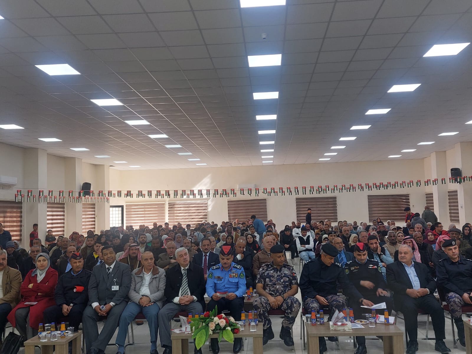 صورة حول : الأمن العام تطلق حملة "شتاء آمن" في إربد لتعزيز السلامة العامة الأمن العام تطلق حملة "شتاء آمن" في إربد لتعزيز السلامة العامة