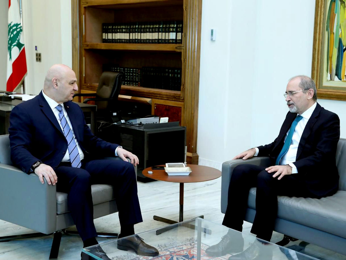 صورة حول : عاجل | الصفدي ينقل رسالة تهنئة من جلالة الملك إلى الرئيس عون عاجل | الصفدي ينقل رسالة تهنئة من جلالة الملك إلى الرئيس عون