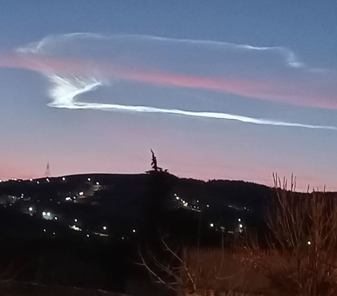 ضوء غريب في سماء المملكة يشعل مواقع التواصل الاجتماعي ويثير حاله من الرعب