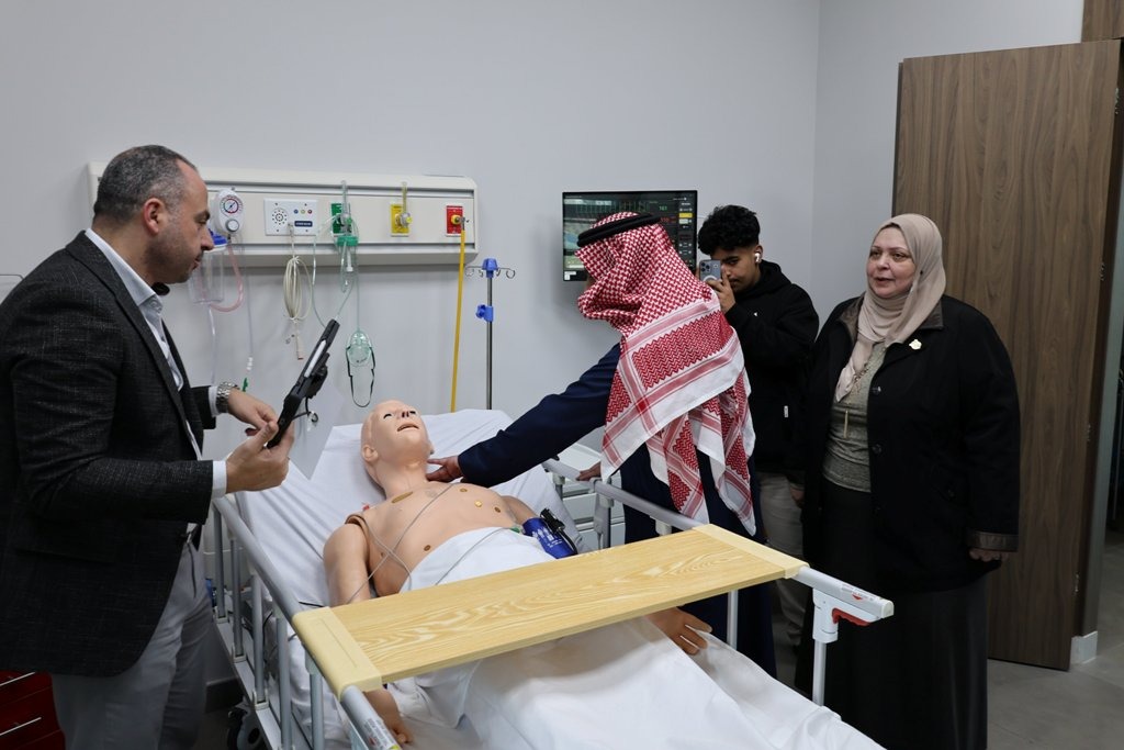 صورة حول : القائم بأعمال الملحقية الثقافية السعودية يزور جامعة عمان الأهلية القائم بأعمال الملحقية الثقافية السعودية يزور جامعة عمان الأهلية