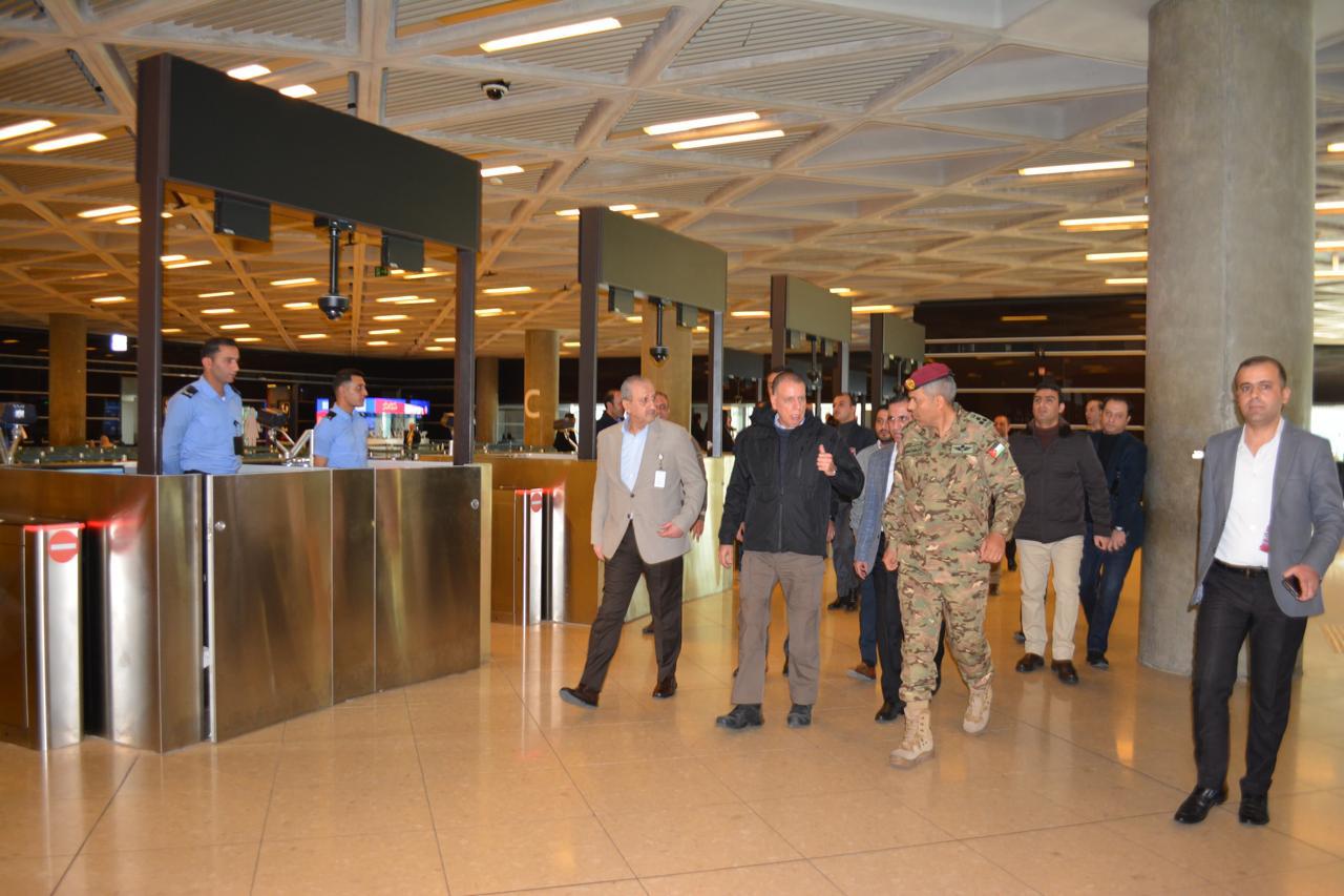 صورة حول : الفراية يوعز للاجهزة المعنية في مطار الملكة علياء الدولي بتقديم افضل الخدمات للمسافرين الفراية يوعز للاجهزة المعنية في مطار الملكة علياء الدولي بتقديم افضل الخدمات للمسافرين