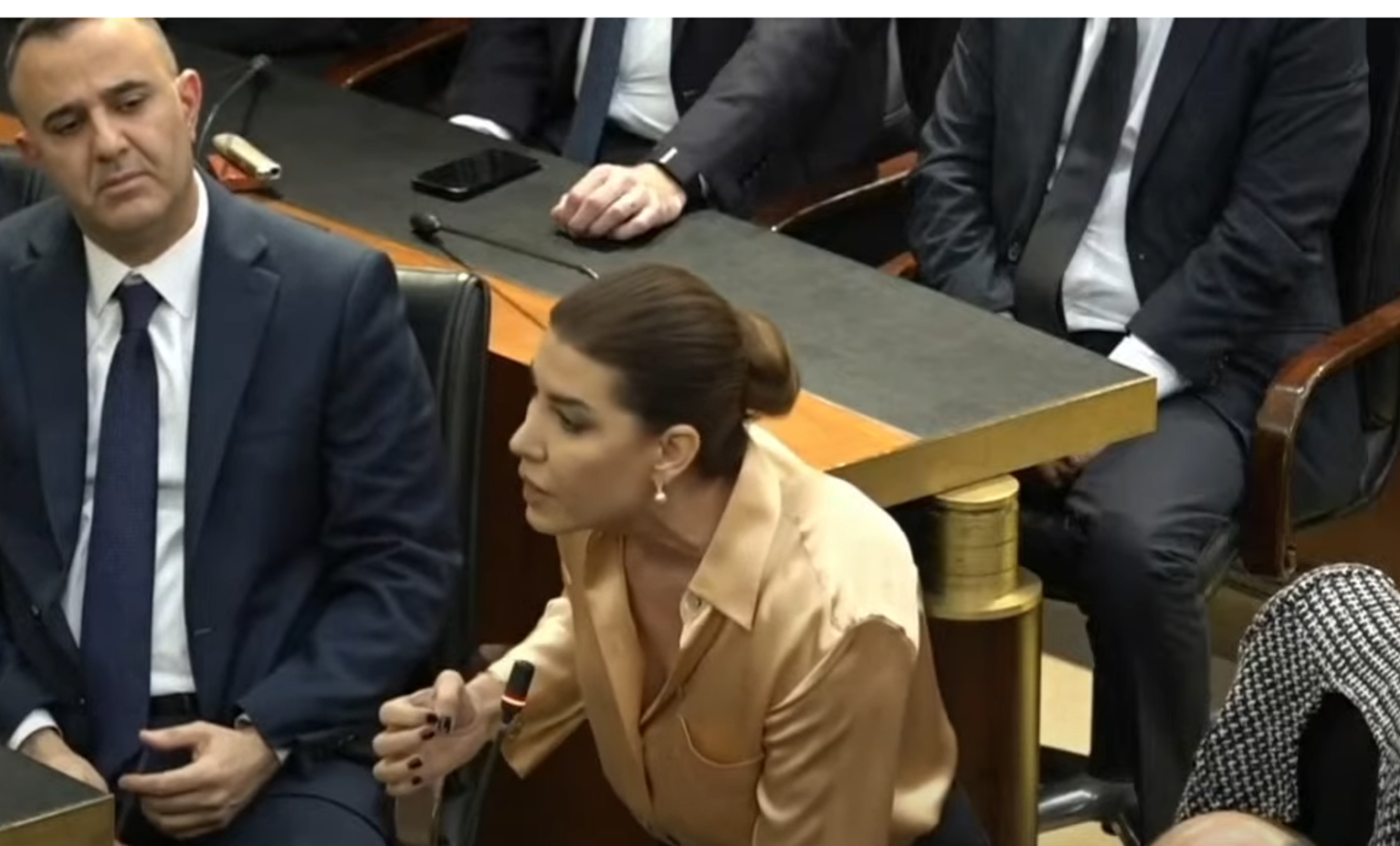 خلاف حاد في مجلس النواب اللبناني حول انتخاب رئيس جديد والاعتراض على تعديل الدستور