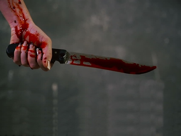 شاب مصري يذبح مسنًا ويتجول برأسه في الشارع