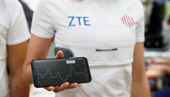 رائد أعمال مصري يبتكر تيشيرت ذكي لتبريد الجسم باستخدام الذكاء الاصطناعي