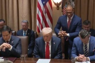 ترامب يثير الجدل في أول جلسة حكومية بصلاة ودعاء غير متوقع(فيديو)