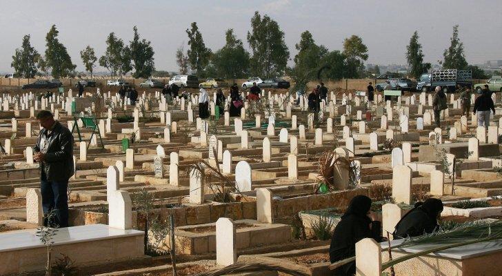 زيارة القبور في عيد الفطر.. بين العادة الاجتماعية والتوجيه الديني