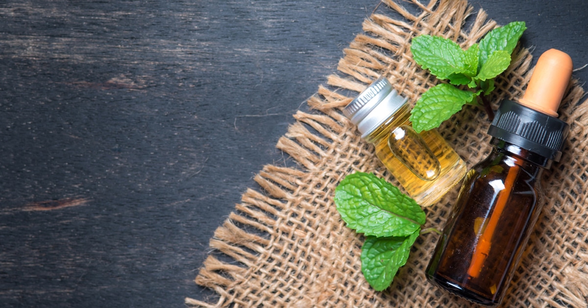 صورة حول : "زيت النعناع" فوائد واستخدامات طبيعية للراحة والعلاج "زيت النعناع" فوائد واستخدامات طبيعية للراحة والعلاج