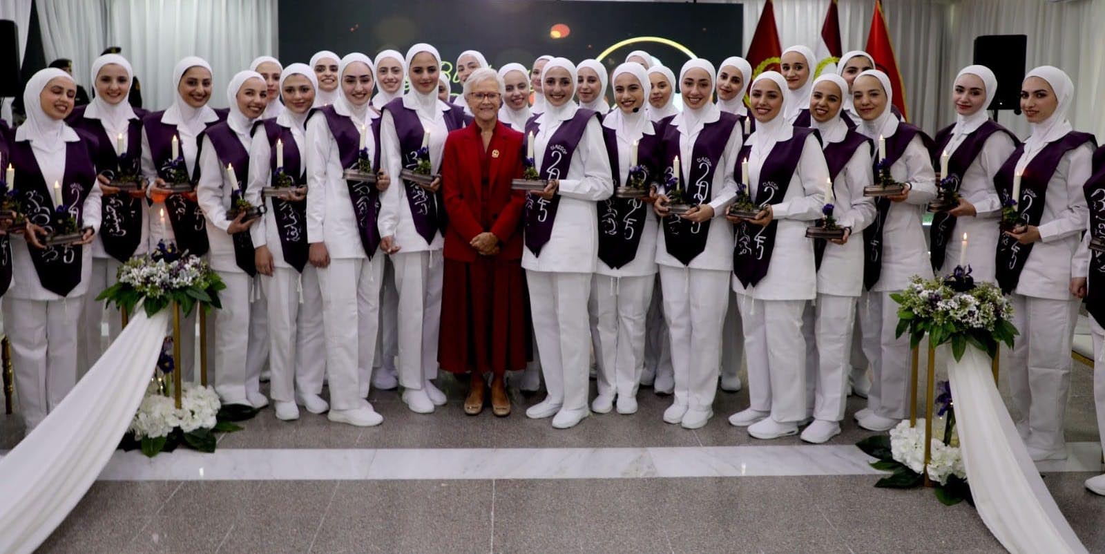 الأميرة منى الحسين ترعى حفل إضاءة الشموع للفوج الـ25 بكلية الأميرة منى للتمريض