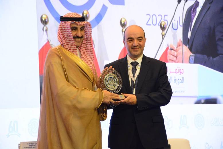 صورة حول : منظمة العمل العربية تكرم نائب رئيس غرفة صناعة الأردن منظمة العمل العربية تكرم نائب رئيس غرفة صناعة الأردن