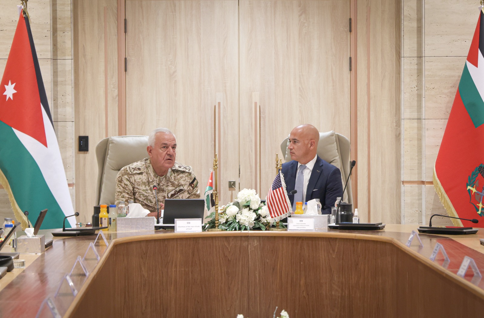 صورة حول : اللواء الركن الحنيطي يستقبل وفداً من كبار مستشاري أعضاء الكونغرس الأمريكي اللواء الركن الحنيطي يستقبل وفداً من كبار مستشاري أعضاء الكونغرس الأمريكي