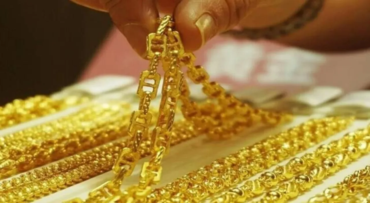 صورة حول : الذهب يحلق عالياً ..عيار 21 يسجل 71 دينارا لأول مرة في تاريخه الذهب يحلق عالياً ..عيار 21 يسجل 71 دينارا لأول مرة في تاريخه