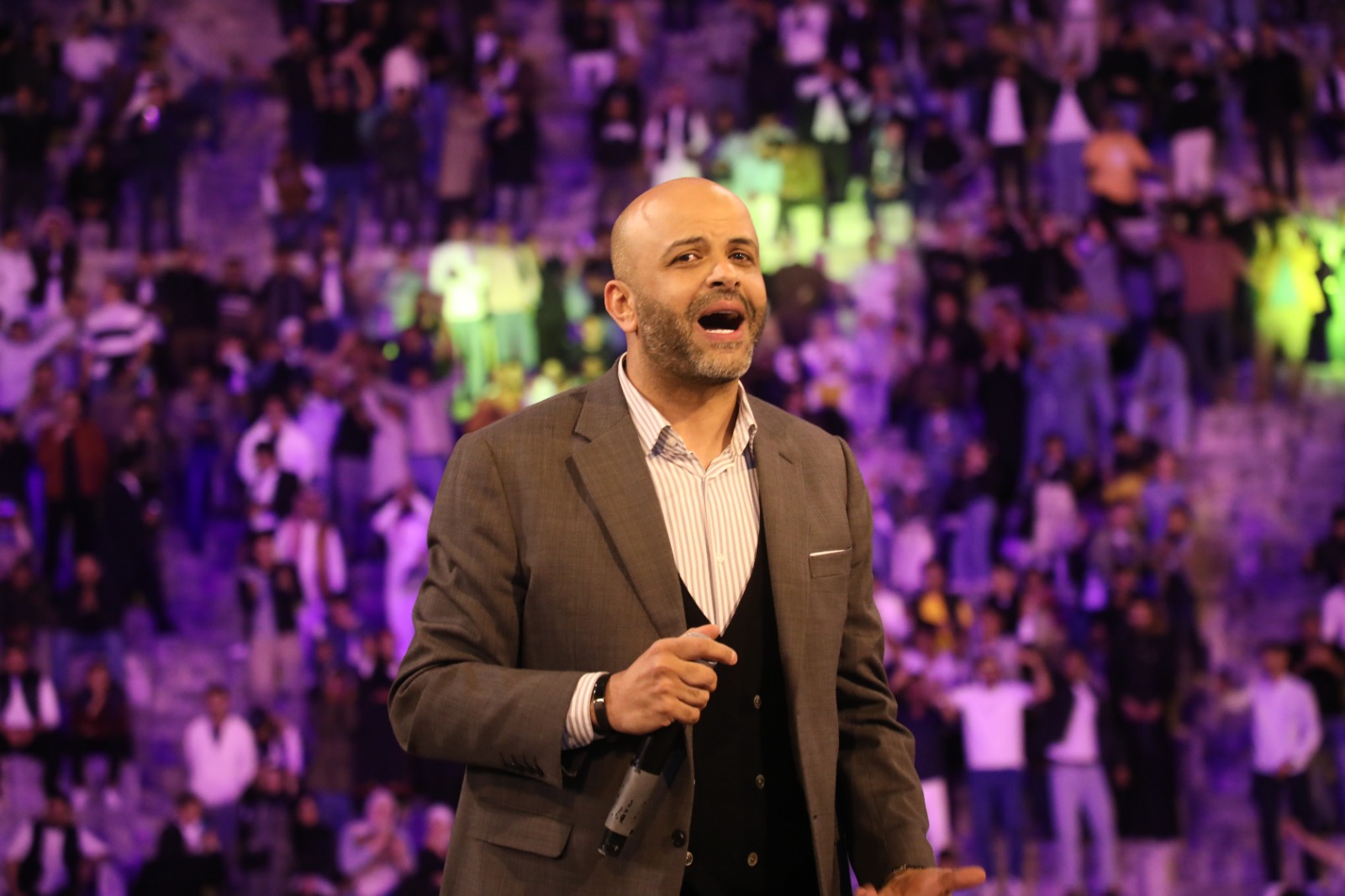 السياحة: أجواء استثنائية واحتشاد جماهيري ضخم في المدرج الروماني بانطلاق فعاليات عيد الفطر