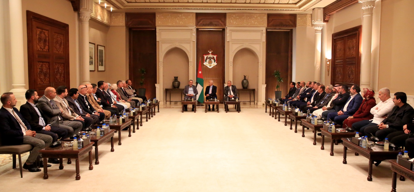 صورة حول : العيسوي: الأردن بقيادة الملك يعزز مناعته الداخلية ويكرّس المشاركة المجتمعية ويجسّد مواقف راسخة تجاه قضايا أمته العيسوي: الأردن بقيادة الملك يعزز مناعته الداخلية ويكرّس المشاركة المجتمعية ويجسّد مواقف راسخة تجاه قضايا أمته