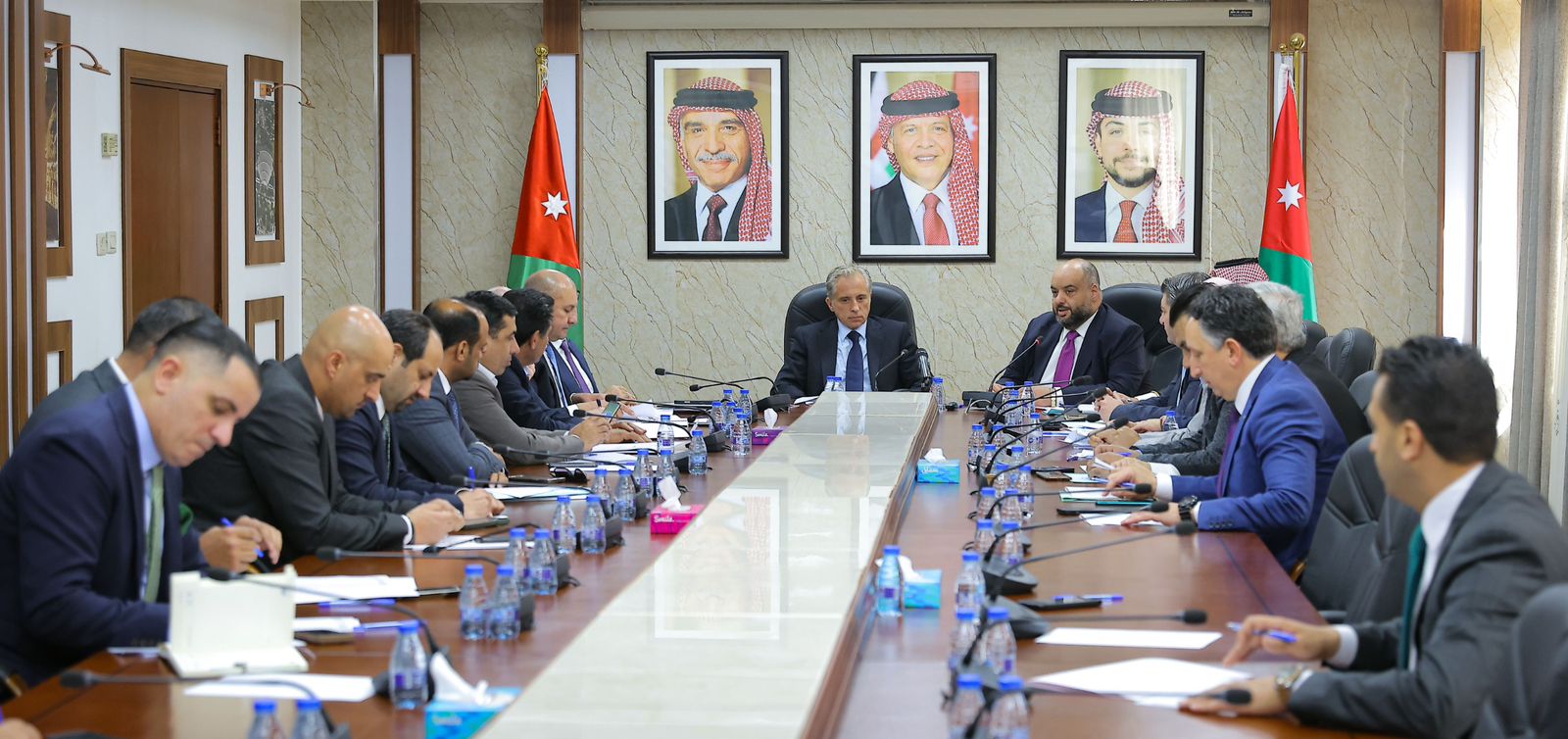 رئيس الوزراء يلتقي كتلة اتحاد الأحزاب الوسطية: الخشمان يؤكد ان الشراكة مع الحكومة لم تعد ترفاً بل ضرورة وطنية