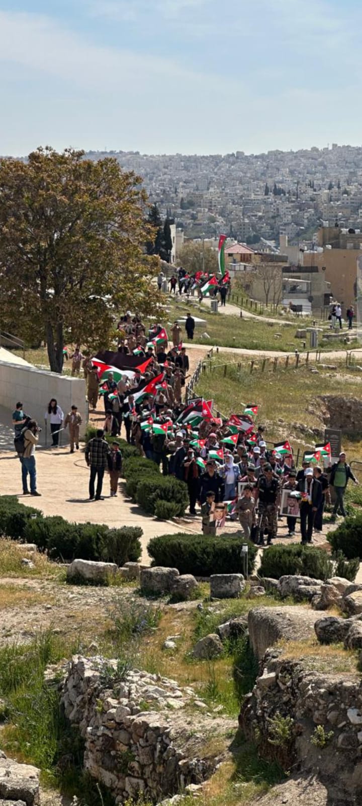 فيديو وصور .. أسرة تربية لواء ماركا تحتفل بيوم العلم