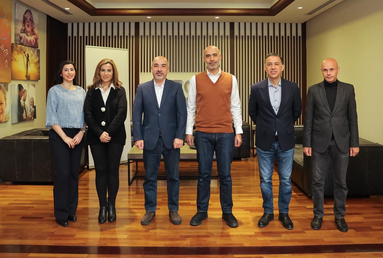 زين والأردنية لرياضة السيارات تُجددان شراكتهما الاستراتيجية