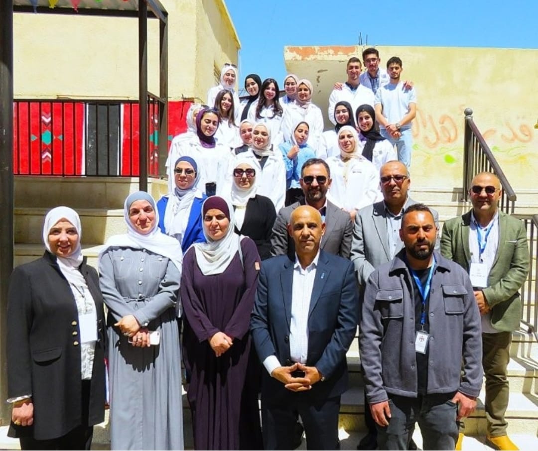 صورة حول : جامعة البترا تقيم يومًا طبيًّا مجانيًا في مدرسة البنيات الأساسية بالتعاون مع مركز صحي البنيات جامعة البترا تقيم يومًا طبيًّا مجانيًا في مدرسة البنيات الأساسية بالتعاون مع مركز صحي البنيات