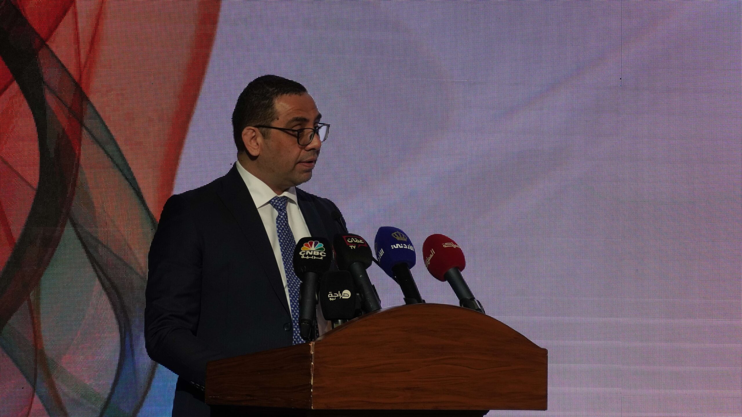 صورة حول : جوبترول وغاز الأردن يوقعان اتفاقية استراتيجية لتأسيس الشركة الوطنية المتطورة للغاز الطبيعي "وطني" لتعزيز استدامة الطاقة في الأردن جوبترول وغاز الأردن يوقعان اتفاقية استراتيجية لتأسيس الشركة الوطنية المتطورة للغاز الطبيعي "وطني" لتعزيز استدامة الطاقة في الأردن