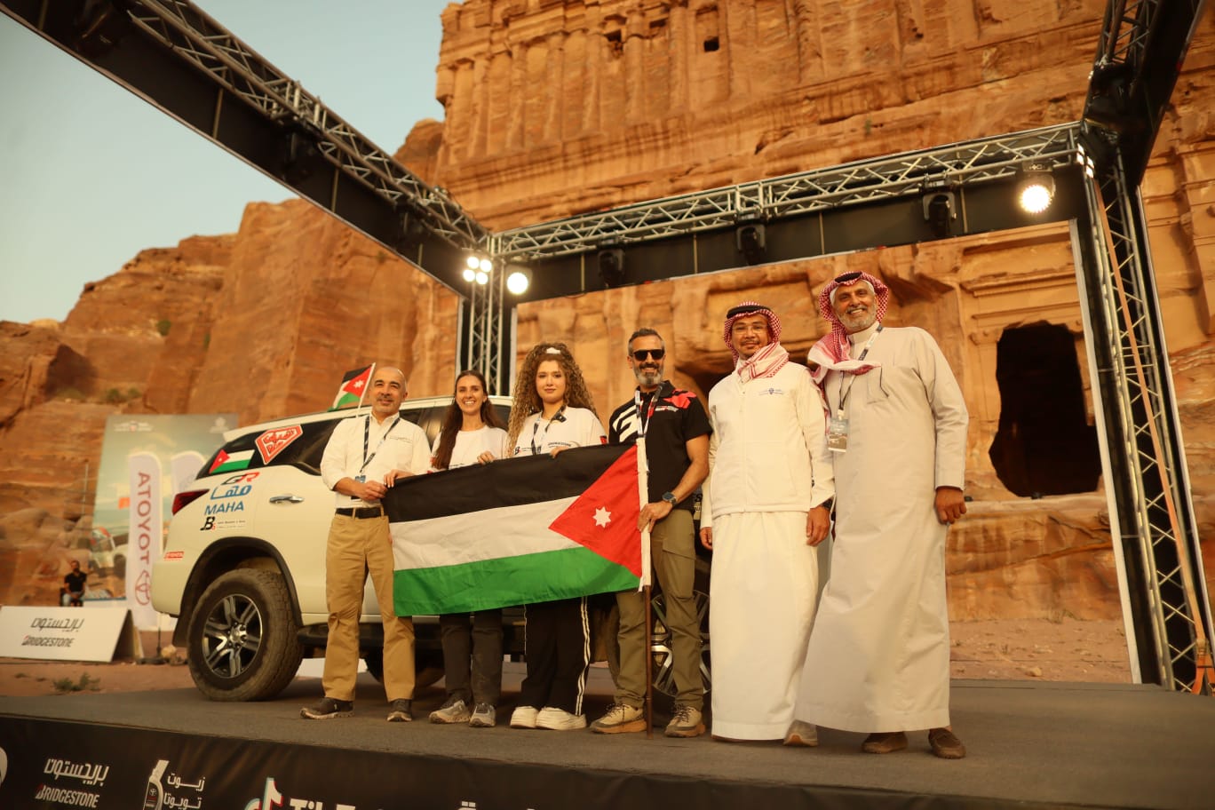 صورة حول : "المركزية تويوتا" تحتفي بإنجاز تاريخي في رالي جميل 2025 بقيادة السائقة فرح زكريا والمؤثرة جوي إبراهيم "المركزية تويوتا" تحتفي بإنجاز تاريخي في رالي جميل 2025 بقيادة السائقة فرح زكريا والمؤثرة جوي إبراهيم