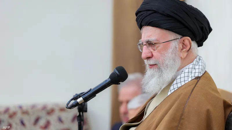 خامنئي يوجه دعوة للتحقيق في حادثة بندر عباس