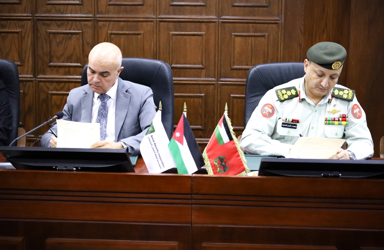 صورة حول : “الاستهلاكية العسكرية” و”الضمان الاجتماعي” يجددان اتفاقية بطاقة “حيّاك” “الاستهلاكية العسكرية” و”الضمان الاجتماعي” يجددان اتفاقية بطاقة “حيّاك”