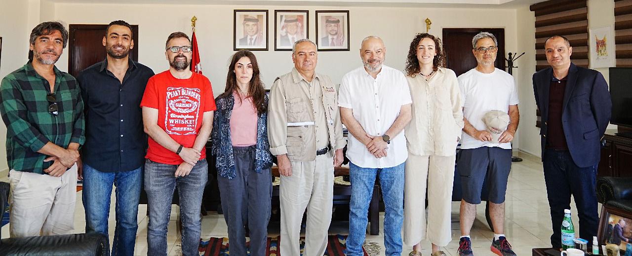 صورة حول : وفد إعلامي إسباني يزور مدينة البترا ويطّلع على مقوماتها السياحية وفد إعلامي إسباني يزور مدينة البترا ويطّلع على مقوماتها السياحية