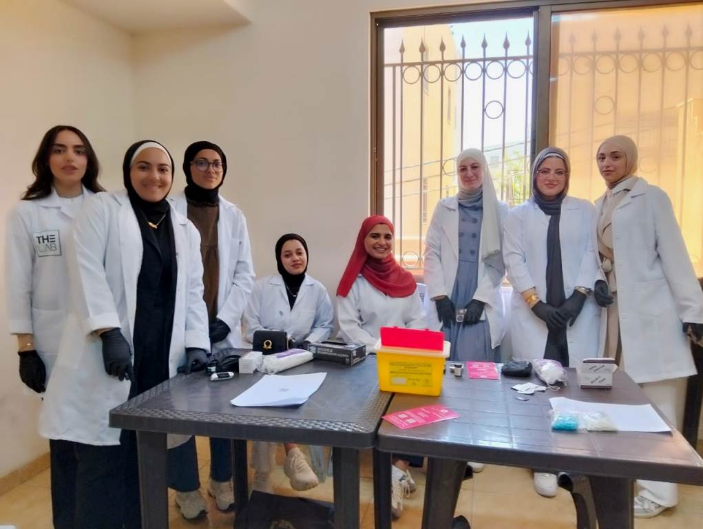 صورة حول : عمان الاهلية تقيم يوماً طبياً مجانياً بمخيّم البقعة عمان الاهلية تقيم يوماً طبياً مجانياً بمخيّم البقعة