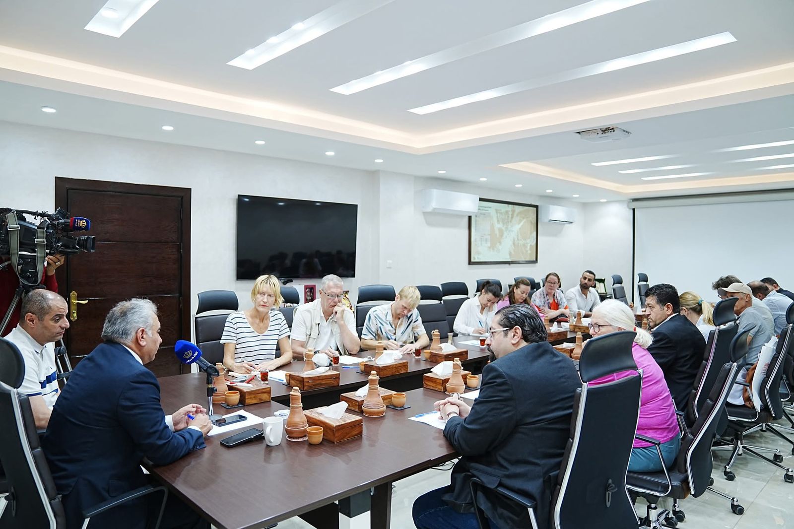 صورة حول : وفد إعلامي ألماني يزور مدينة البترا ويطلع على مقوماتها السياحية وفد إعلامي ألماني يزور مدينة البترا ويطلع على مقوماتها السياحية