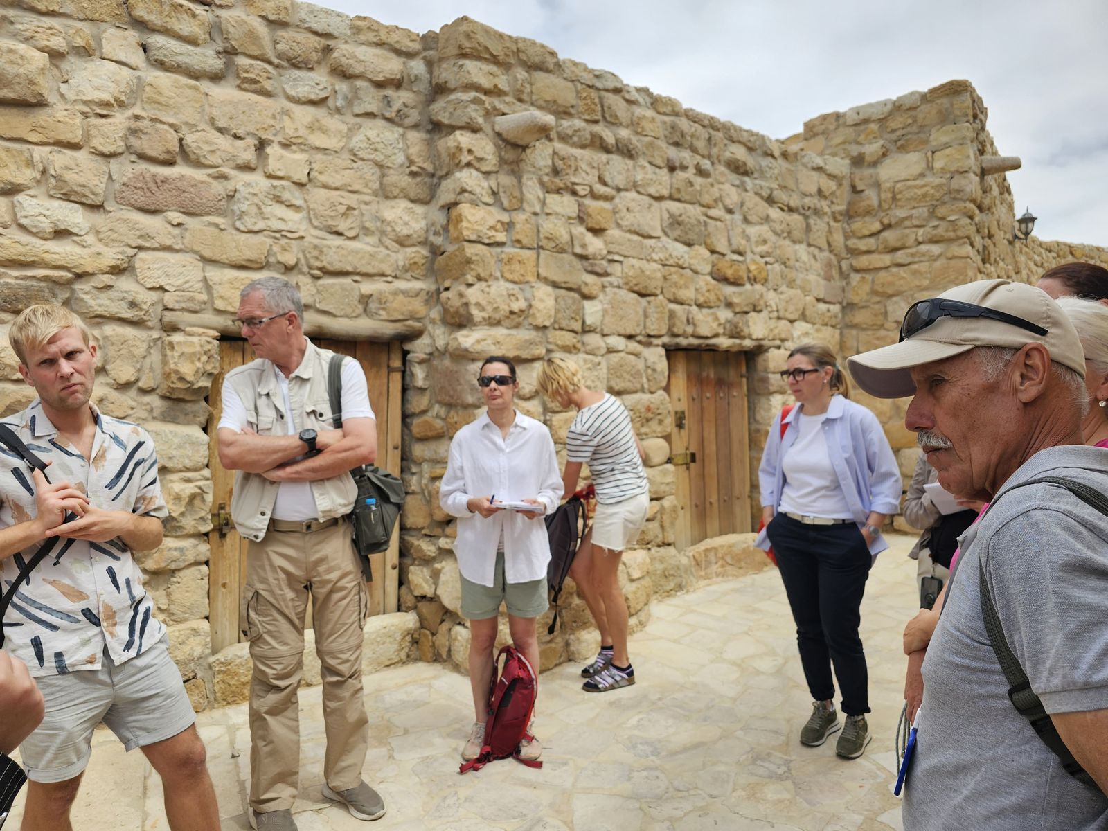 صورة حول : وفد إعلامي ألماني يزور مدينة البترا ويطلع على مقوماتها السياحية وفد إعلامي ألماني يزور مدينة البترا ويطلع على مقوماتها السياحية