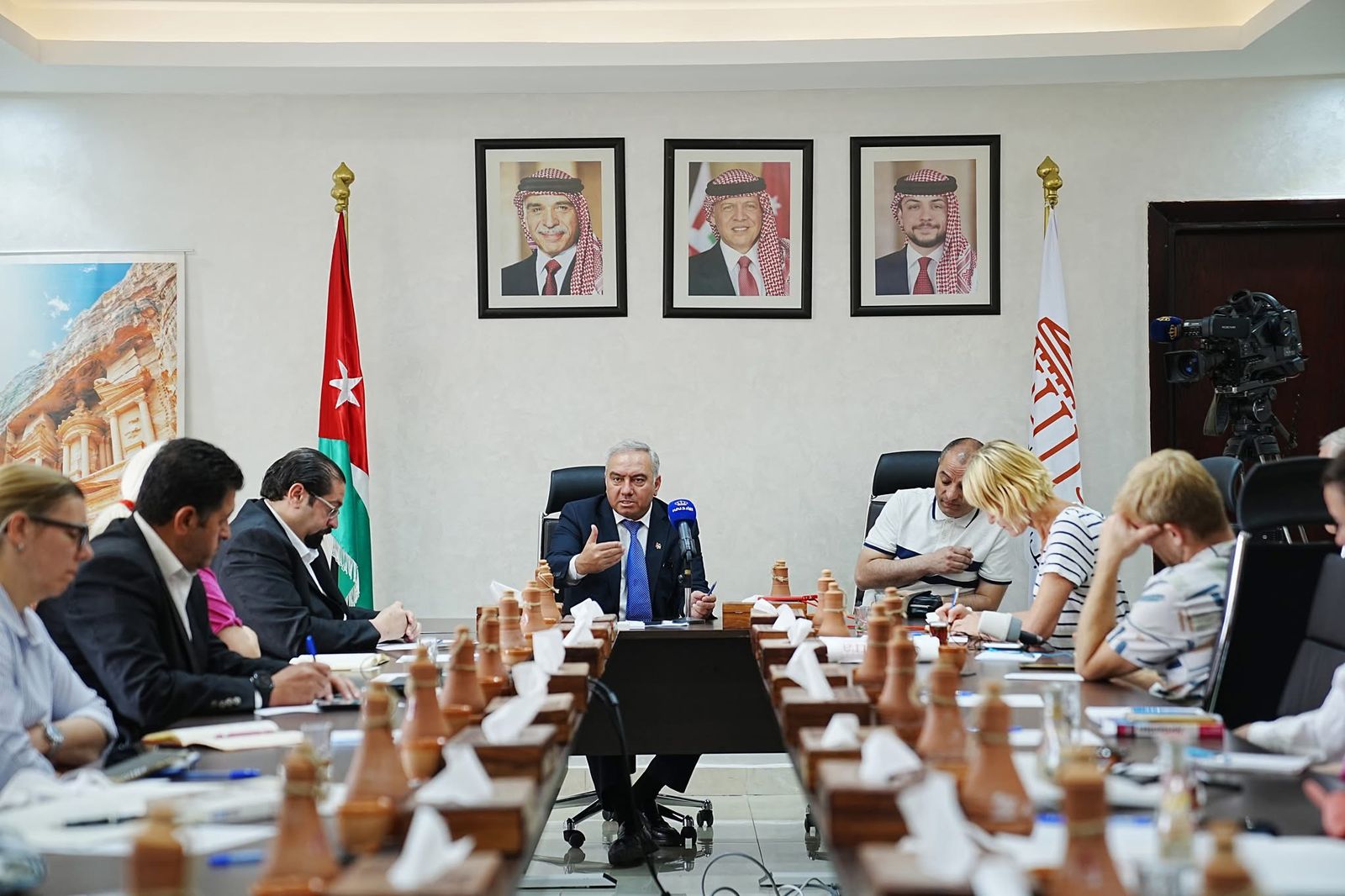 صورة حول : وفد إعلامي ألماني يزور مدينة البترا ويطلع على مقوماتها السياحية وفد إعلامي ألماني يزور مدينة البترا ويطلع على مقوماتها السياحية