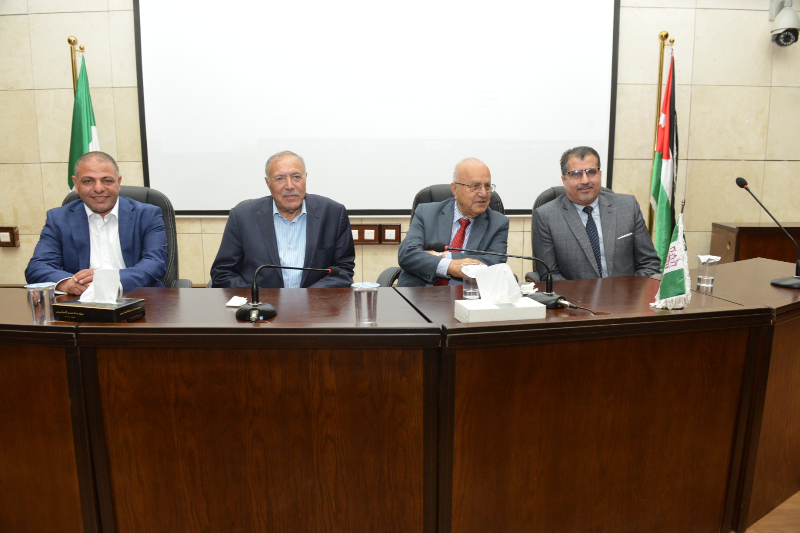 صورة حول : الندوة العلمية الأولى لكلية طب الأسنان في جامعة البترا تسلط الضوء على أحدث التقنيات في طب وجراحة الفم الندوة العلمية الأولى لكلية طب الأسنان في جامعة البترا تسلط الضوء على أحدث التقنيات في طب وجراحة الفم