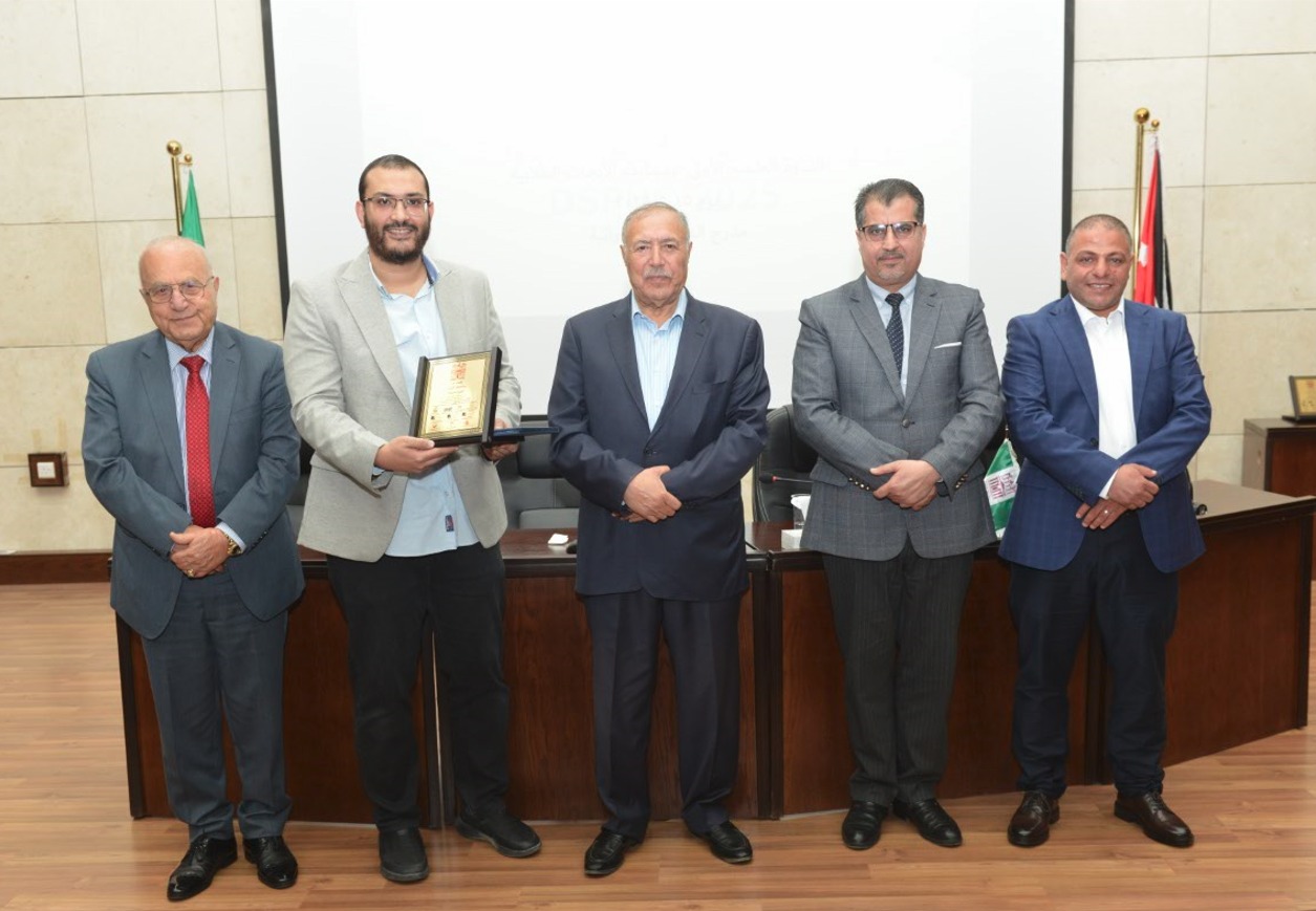 صورة حول : الندوة العلمية الأولى لكلية طب الأسنان في جامعة البترا تسلط الضوء على أحدث التقنيات في طب وجراحة الفم الندوة العلمية الأولى لكلية طب الأسنان في جامعة البترا تسلط الضوء على أحدث التقنيات في طب وجراحة الفم