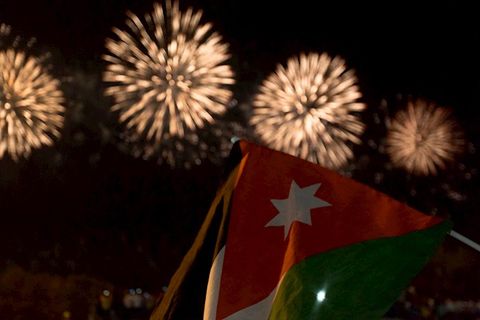 صورة حول : سماء عمّان تتزين بعروض الألعاب النارية بمناسبة عيد الاستقلال الـ 79 سماء عمّان تتزين بعروض الألعاب النارية بمناسبة عيد الاستقلال الـ 79