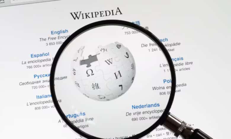 ويكيبيديا تدخل عصر الذكاء الاصطناعي دون الاستغناء عن المحررين