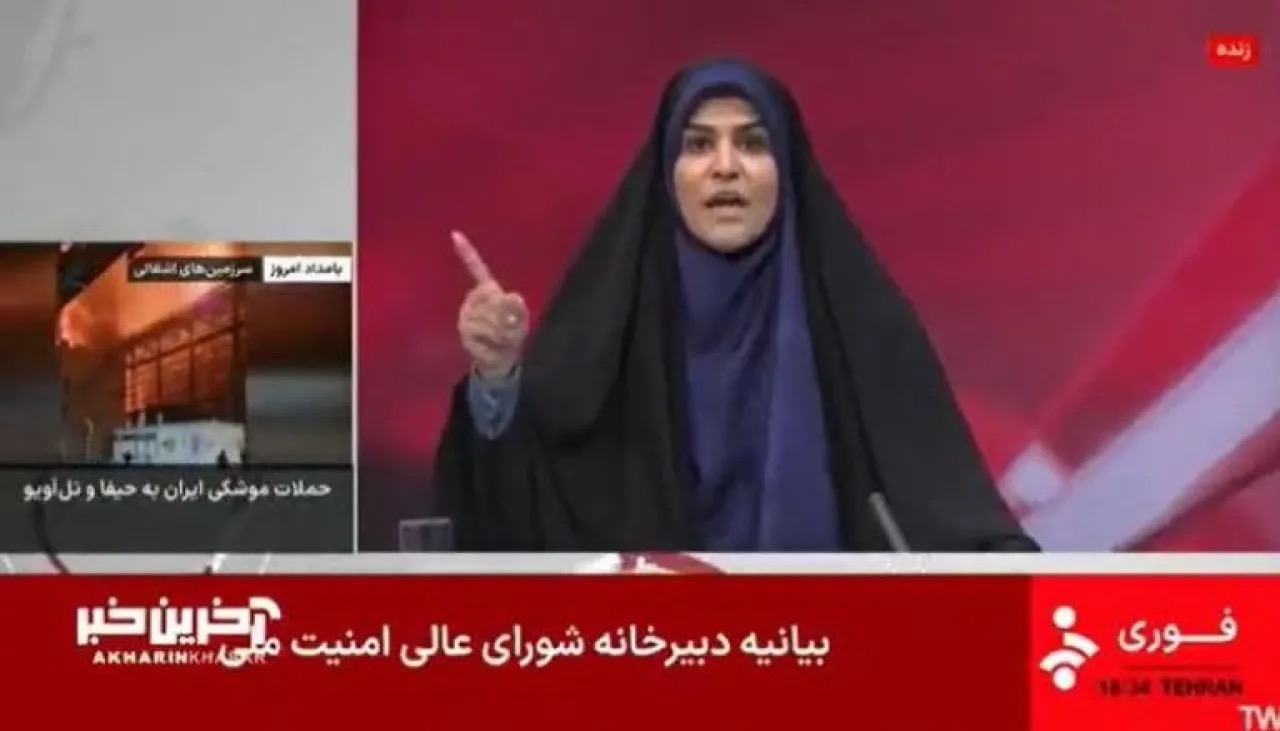 صورة حول : عاجل | بالفيديو إسرائيل تقصف التلفزيون الإيراني.. والمذيعة تفزع من الخوف عاجل | بالفيديو إسرائيل تقصف التلفزيون الإيراني.. والمذيعة تفزع من الخوف